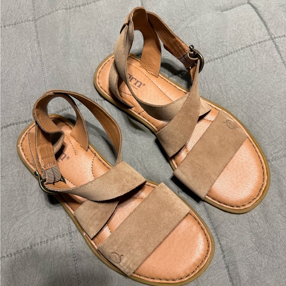Like new- Born Leather strap Sandals, Tan Size 6 Women’s